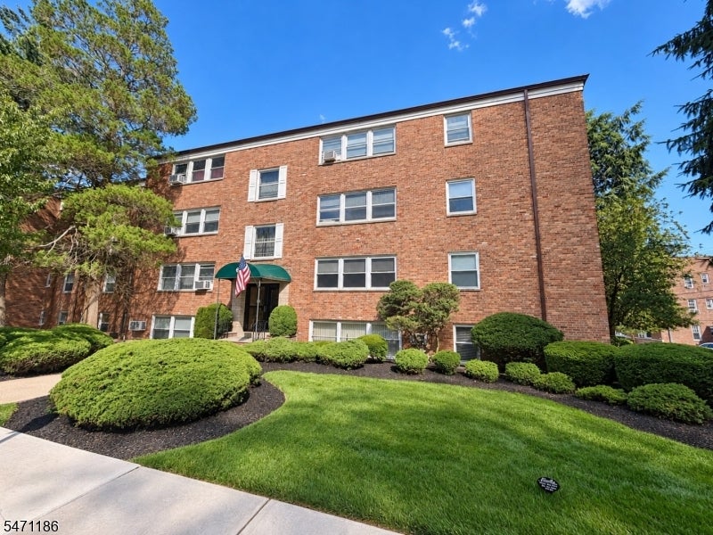 6-12 Hillside Ave C0204