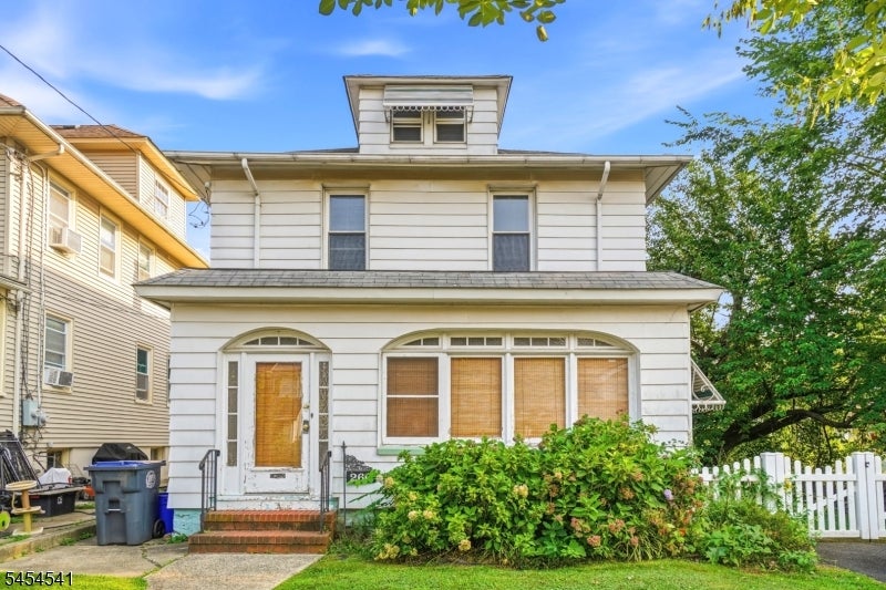 260 W Franklin St