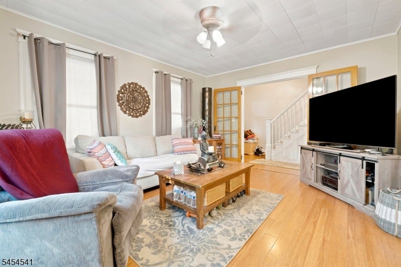 260 W Franklin St