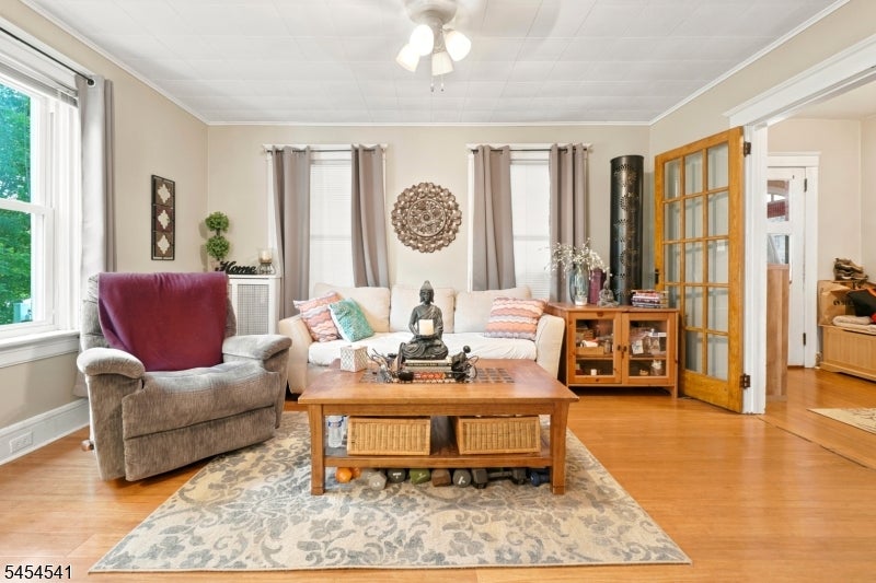 260 W Franklin St