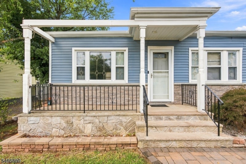 28 Newport Ave