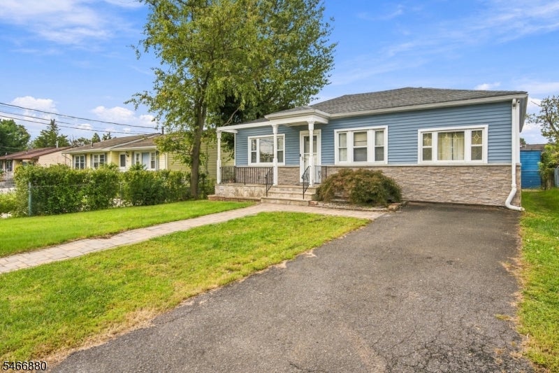 28 Newport Ave