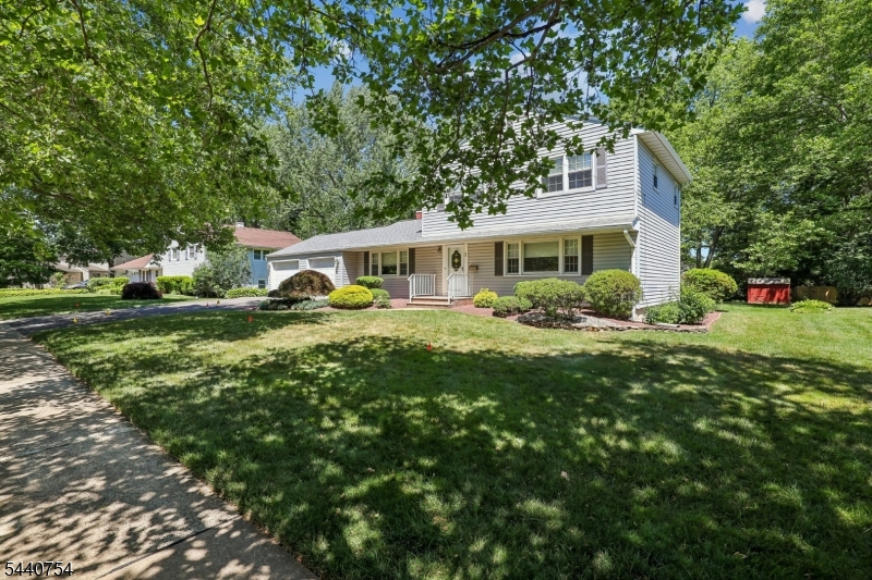5 Dogwood Ct
