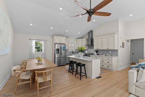 Photo of 1 Villa Rd, Little Falls, NJ 07424 (MLS # 3996019)