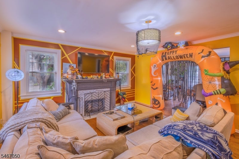 16 Bayview Ave