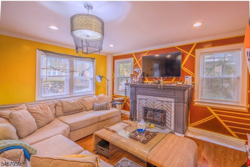 16 Bayview Ave