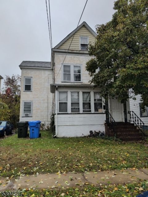 Photo of 678 Ridgedale Ave, Woodbridge, NJ 07095 (MLS # 3995470)