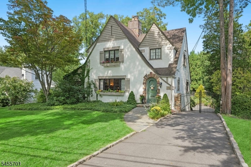 176 Canoe Brook Pkwy