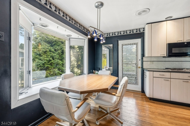 65 Leamoor Dr