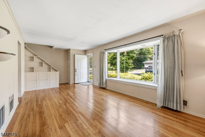 65 Leamoor Dr
