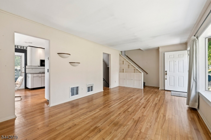 65 Leamoor Dr