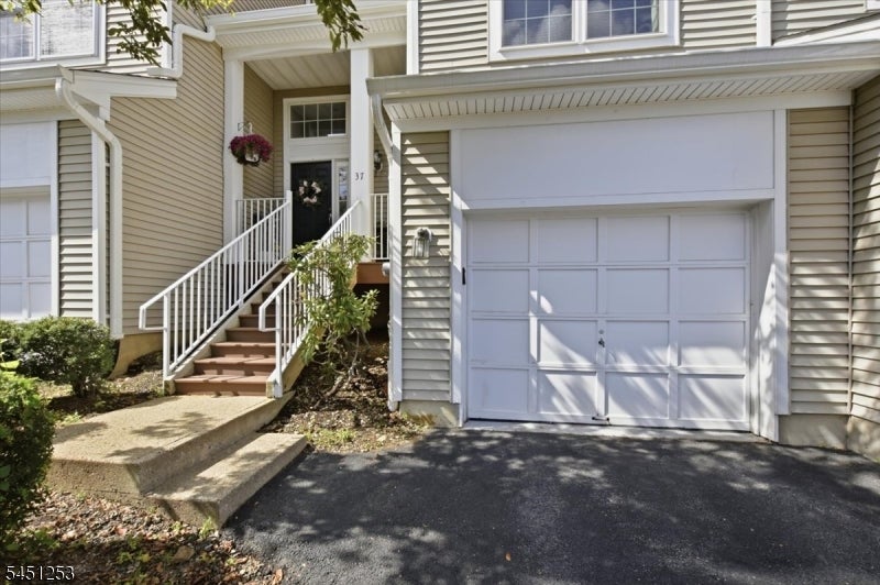 37 Woodmont Dr