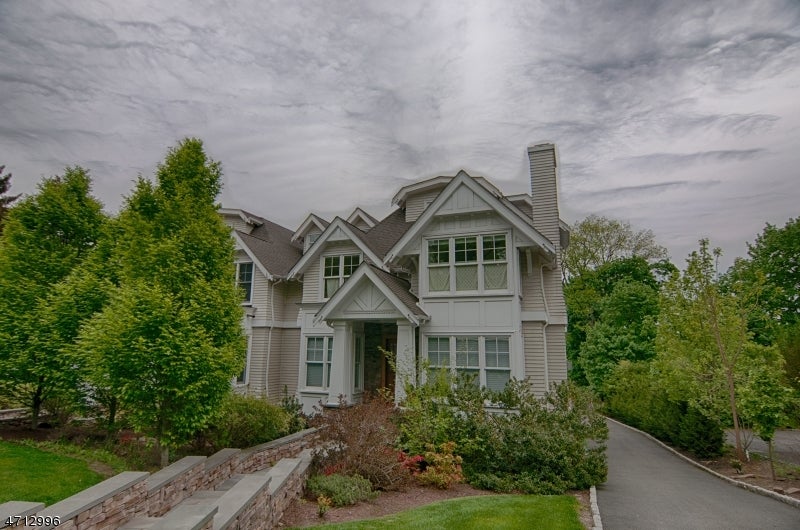 21A N Mountain Ave 21A