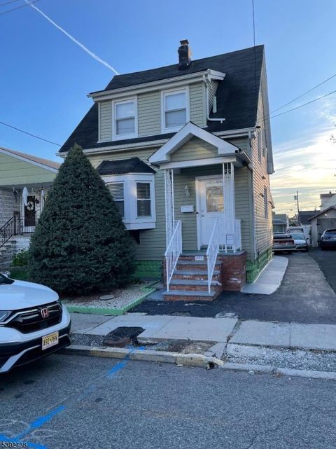 Photo of 828 Allen St, Linden, NJ 07036 (MLS # 3993775)