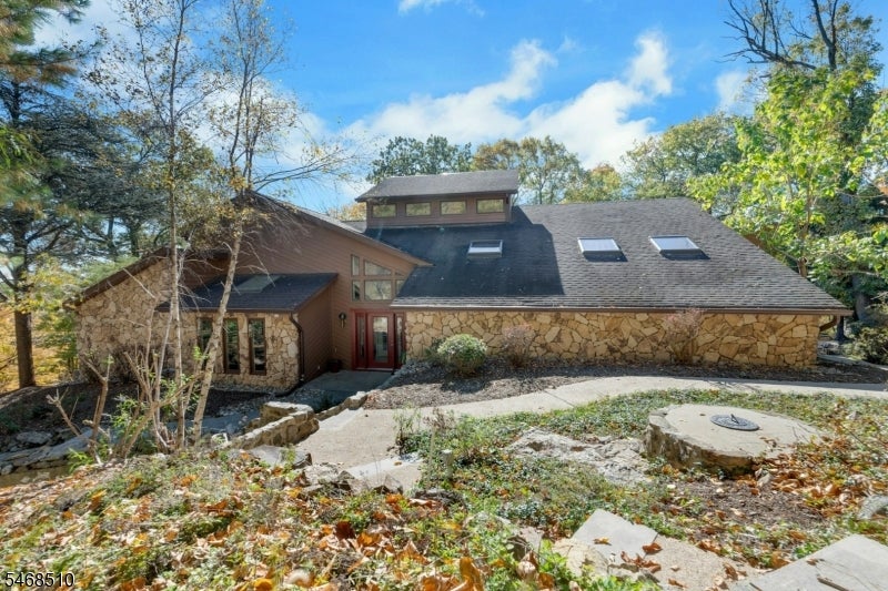 34 Lord William Penn Dr