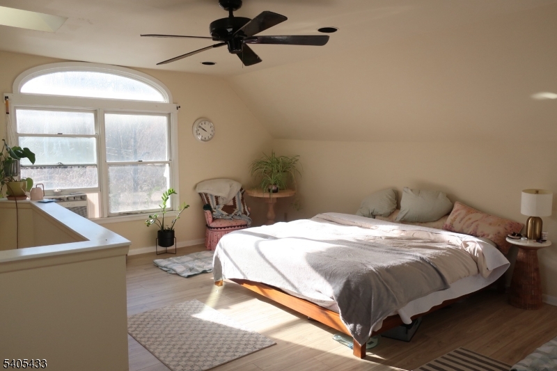 557 Pleasant Plains Rd