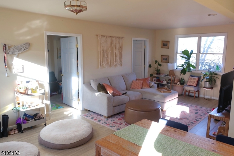 557 Pleasant Plains Rd