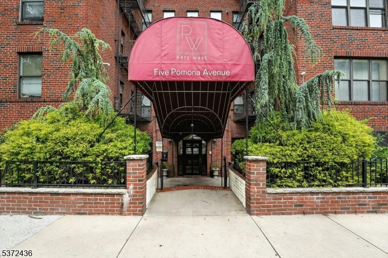 5 Pomona Ave 3C