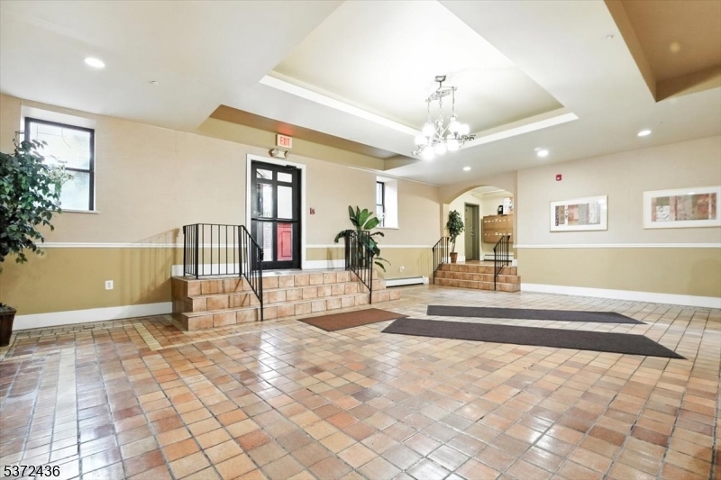5 Pomona Ave 3C