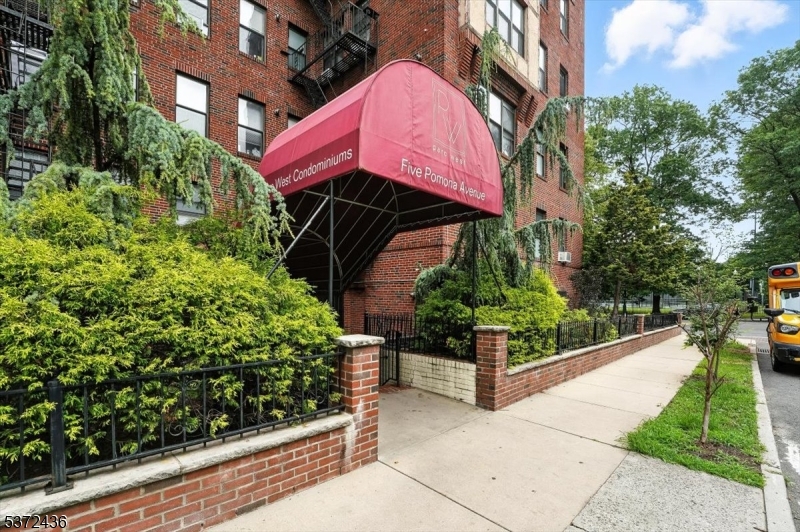 5 Pomona Ave 3C