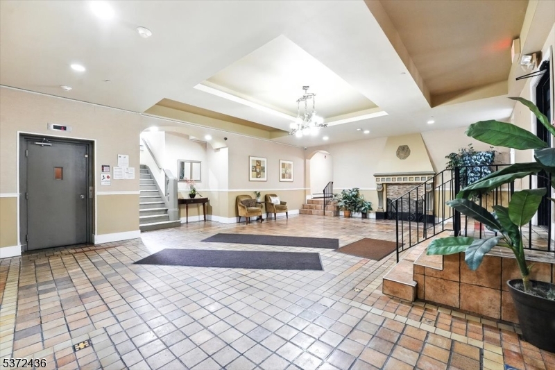 5 Pomona Ave 3C