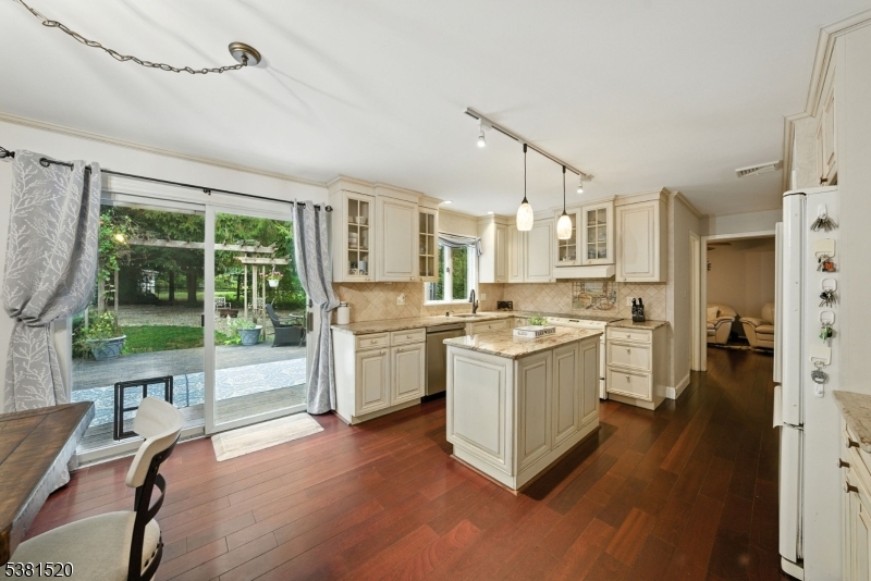10 Birchwood Ln