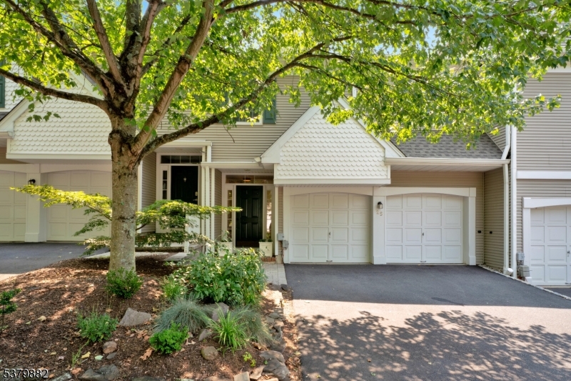 25 Rock Creek Woods Dr