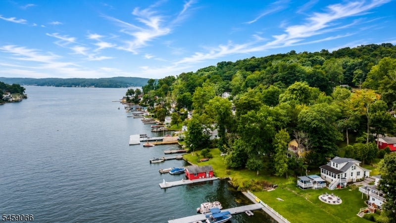 439 Lakeside Blvd