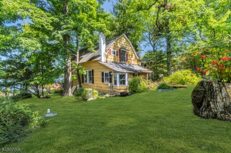 439 Lakeside Blvd
