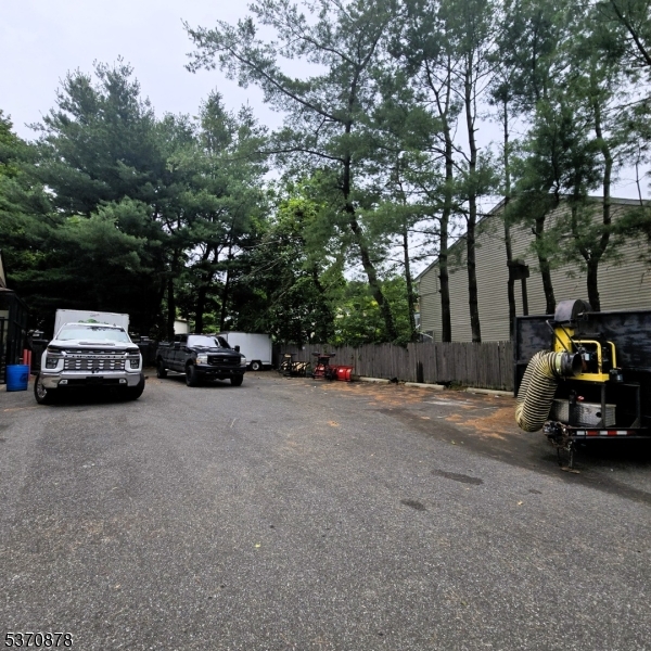 223 New St