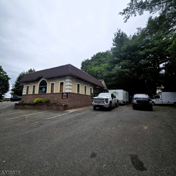 223 New St