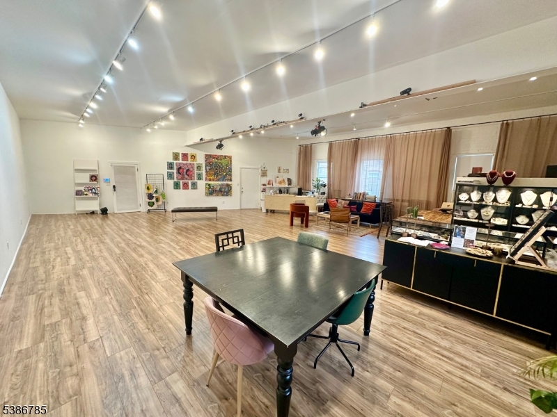 348 Loft2 Bloomfield Ave