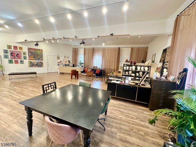 348 Loft2 Bloomfield Ave