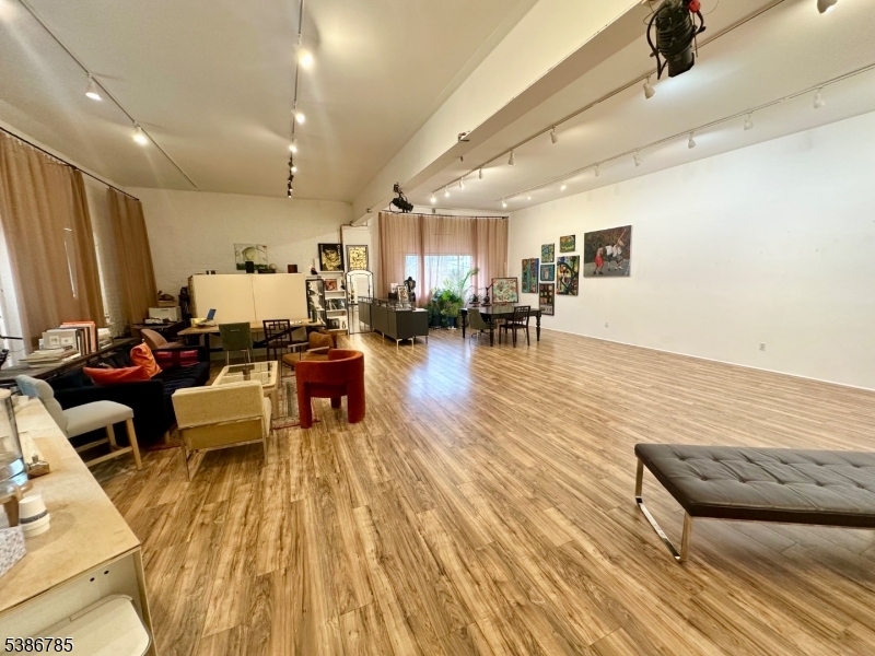 348 Loft2 Bloomfield Ave
