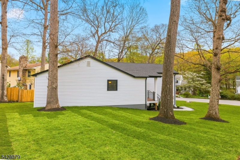 147 W Glen Rd