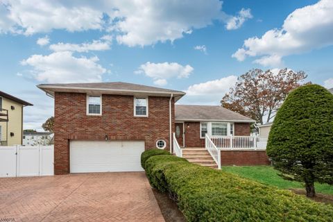 Photo of 22 Mount Pleasant Ave, Woodland Park, NJ 07424 (MLS # 3995411)