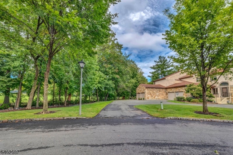18 Marilyn Ct