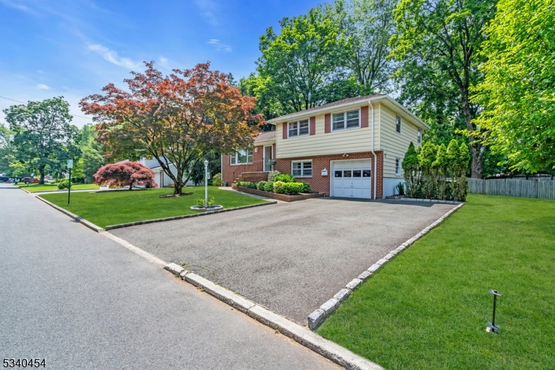 8 Delmar Ave
