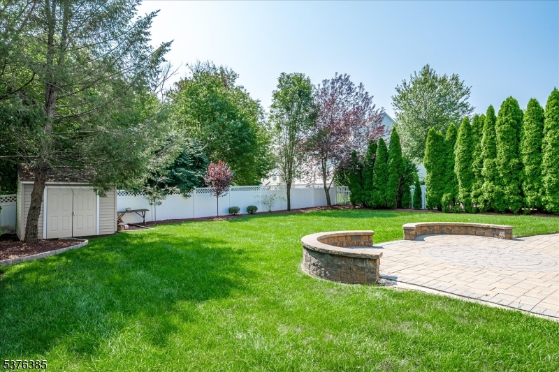 20 Treetops Cir