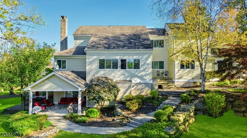 18 Cliffside Ct