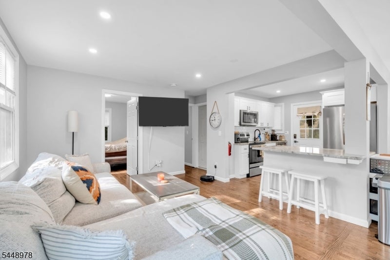 69 Roosevelt Ave