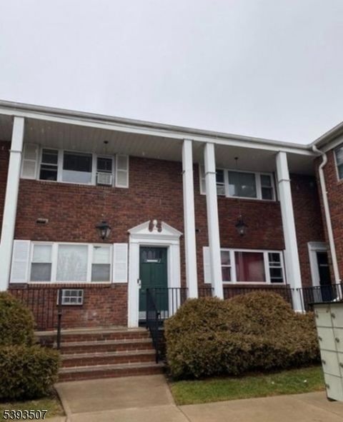 Photo of 101 N Beverwyck Rd, Parsippany, NJ 07034 (MLS # 3994522)