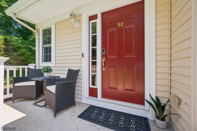 52 Henry Ct