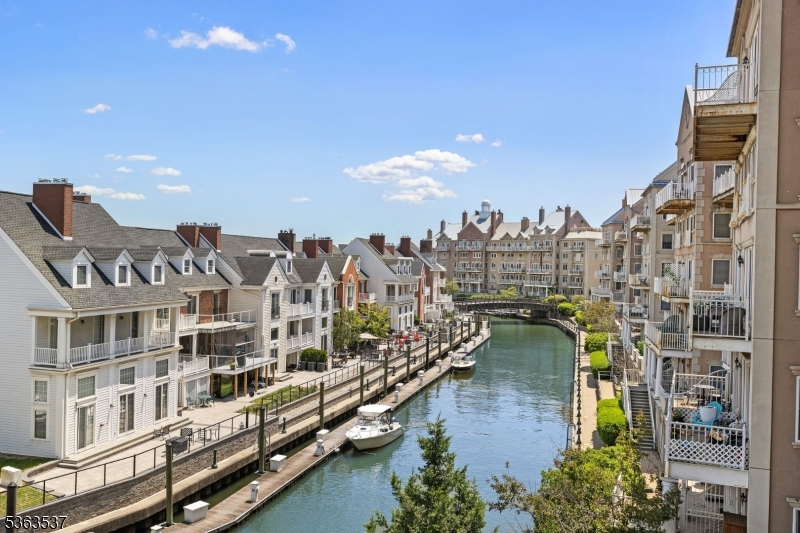 205-32 Shearwater Ct W 32