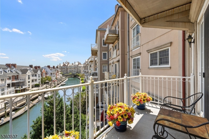 205-32 Shearwater Ct W 32