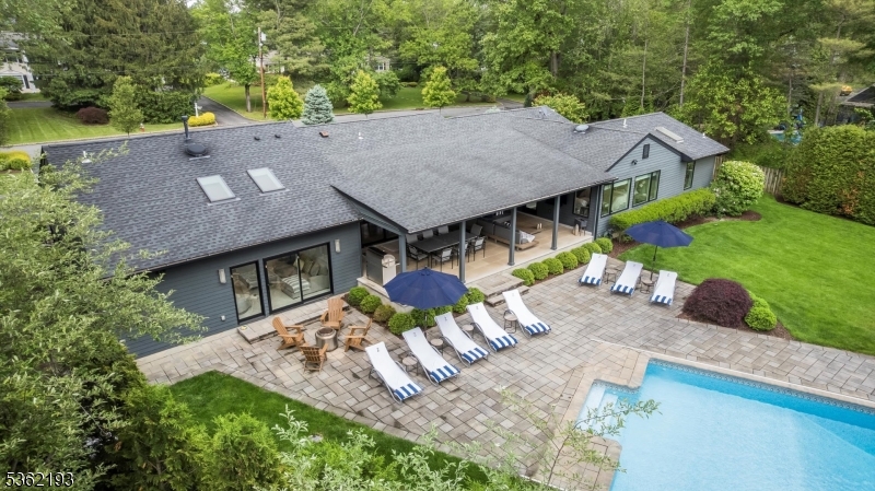 4 Creighton Dr