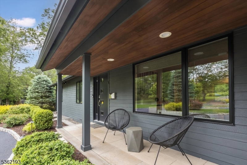 4 Creighton Dr