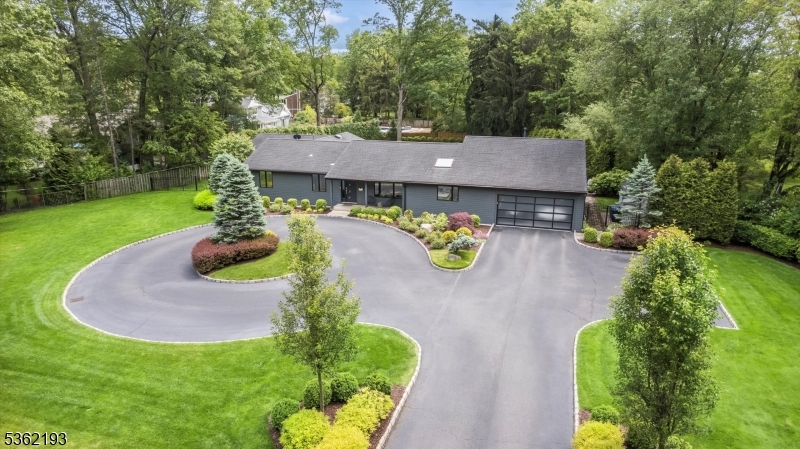 4 Creighton Dr