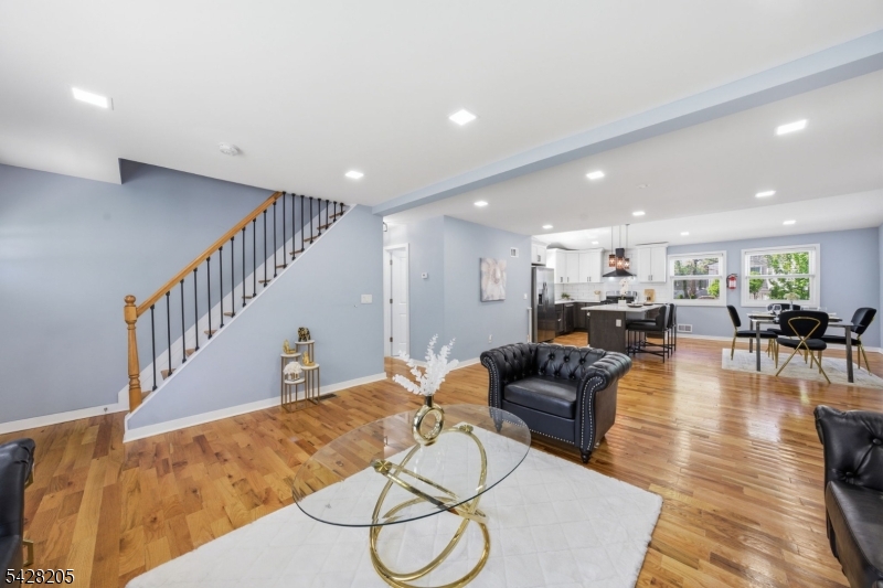 115 La Grande Ave