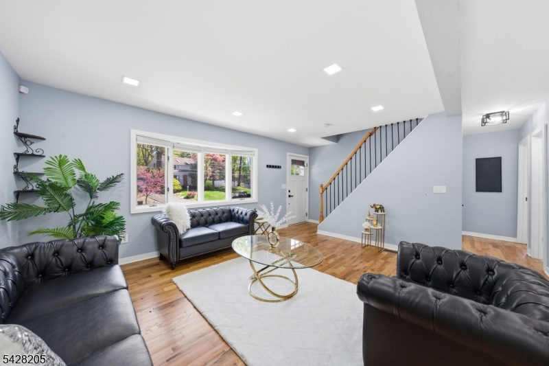 115 La Grande Ave